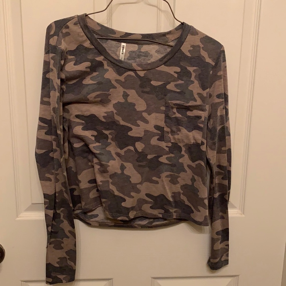 Camo longsleeve crop top